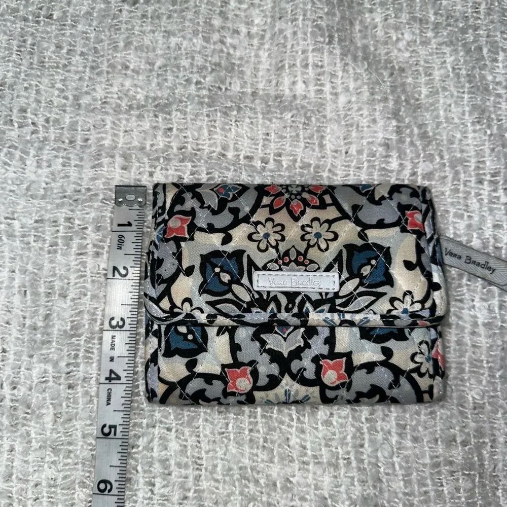 Vera Bradley Lisbon‎ Medallion RFID Euro Wallet - Picture 6 of 7